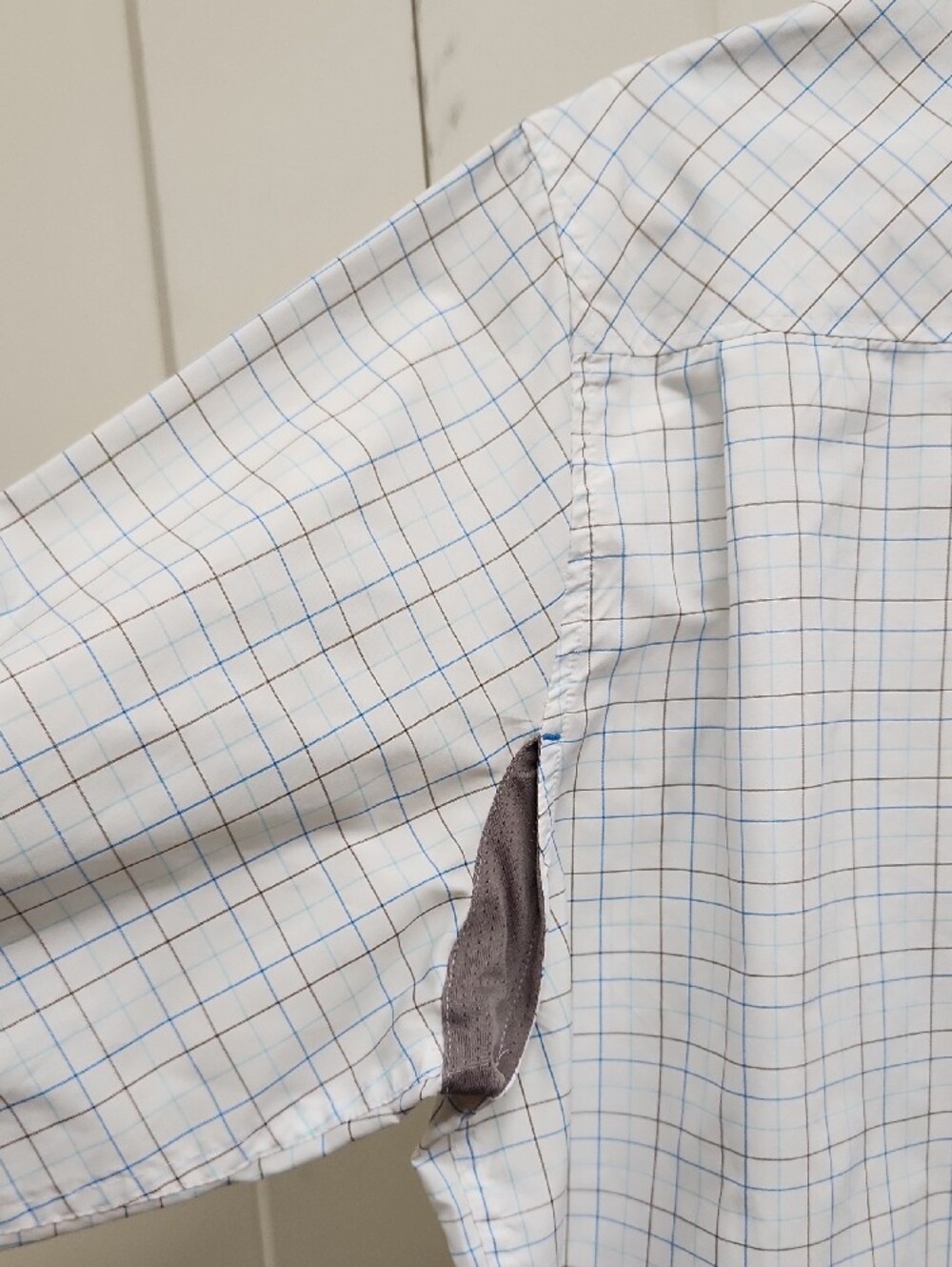 Under Armour Heat Gear Men’s White Button-Down Shirt with Blue Plaid - Picture 3 of 5